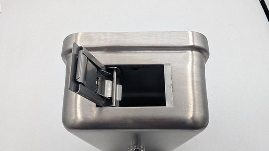 7695608