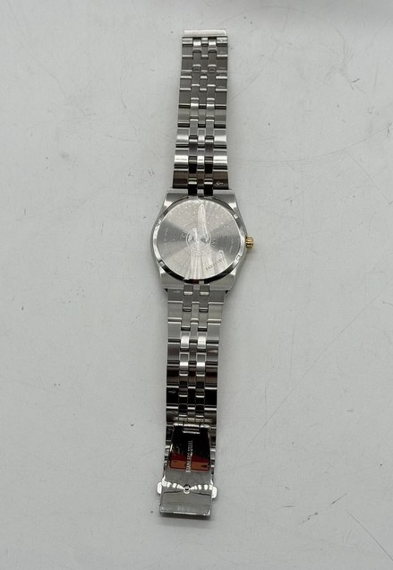 8111600