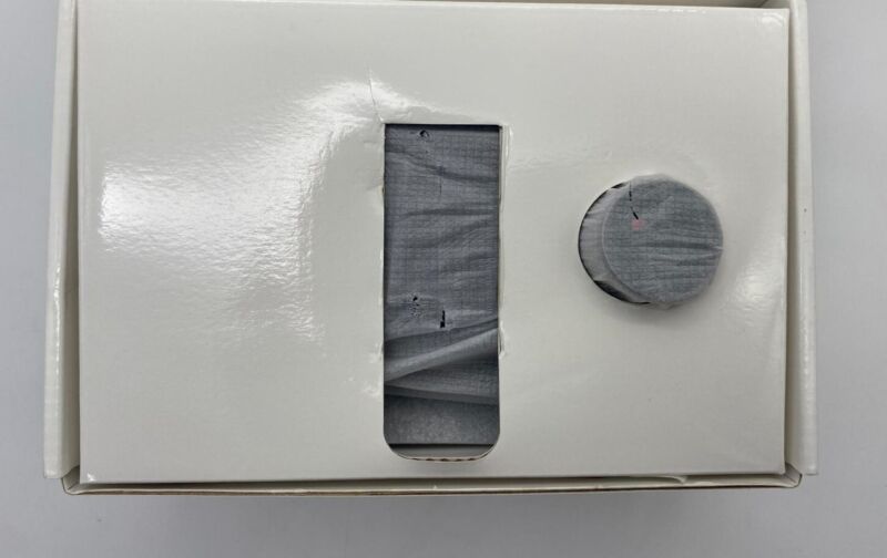 6913796